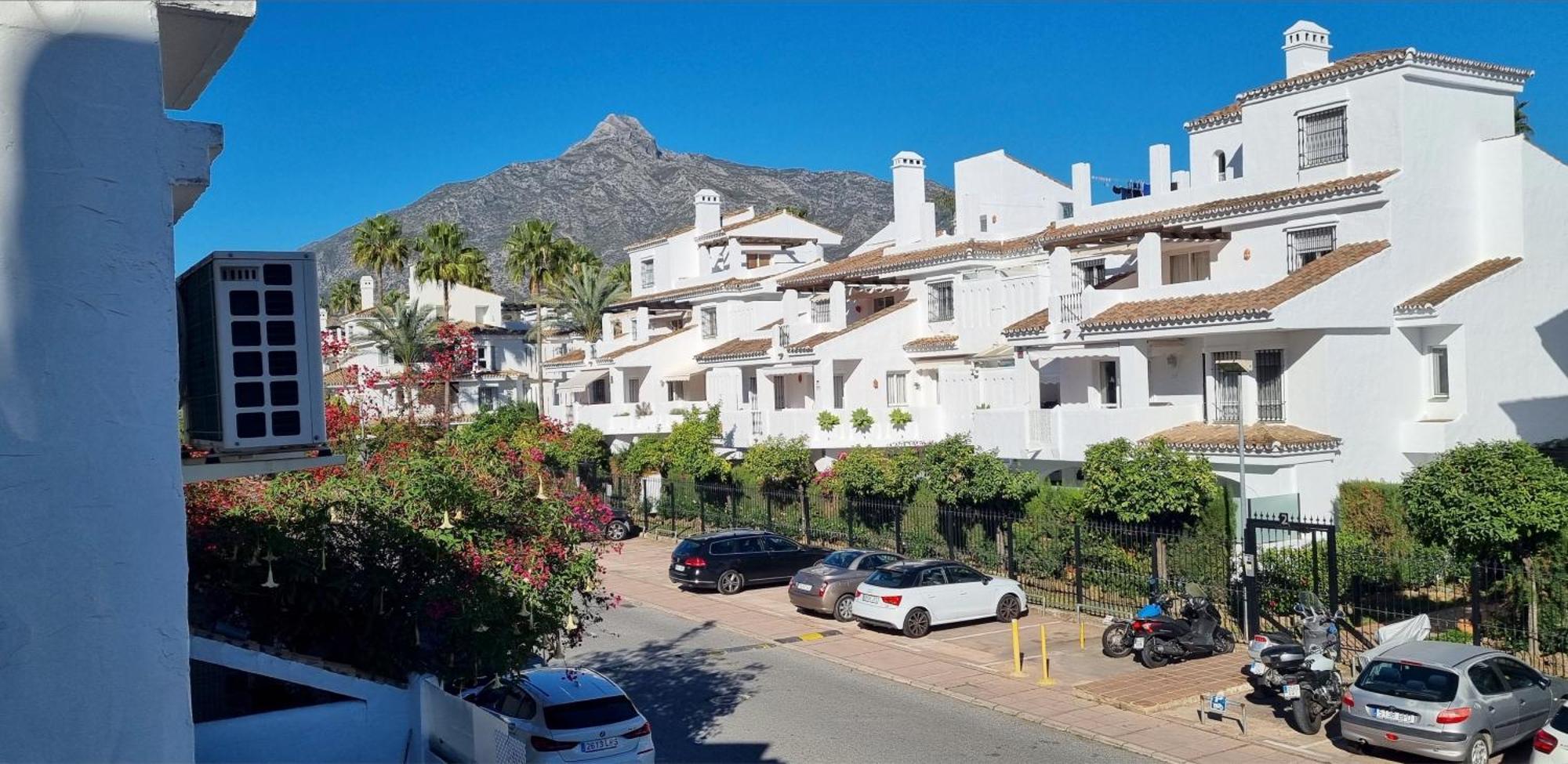 Villa 4 Bed House With Pool Walk To Puerto Banus Fast Internet à Marbellac Extérieur photo