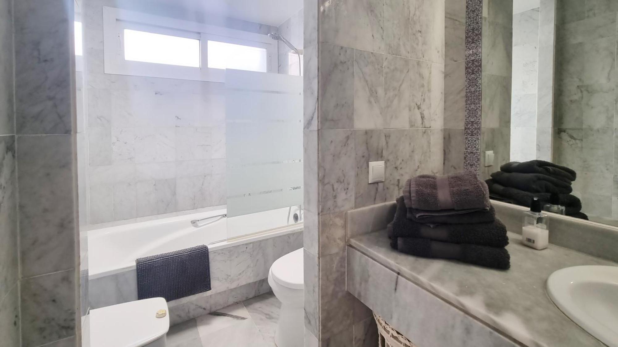 Villa 4 Bed House With Pool Walk To Puerto Banus Fast Internet à Marbellac Extérieur photo